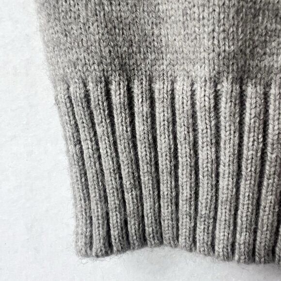 ZEUI Women’s Grey Crewneck Sweater Fuzzy Floral Accents Size Large Cozy Soft - Picture 11 of 16